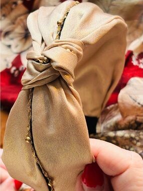 Luxury 3” Ivory Knotted Headband  Fine Gold-Toned Chain & Rondelle Detail – EUC